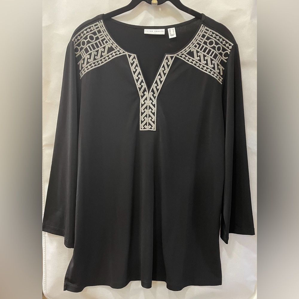 Three Quarter sleeve with embroidered. Black and Wheat color